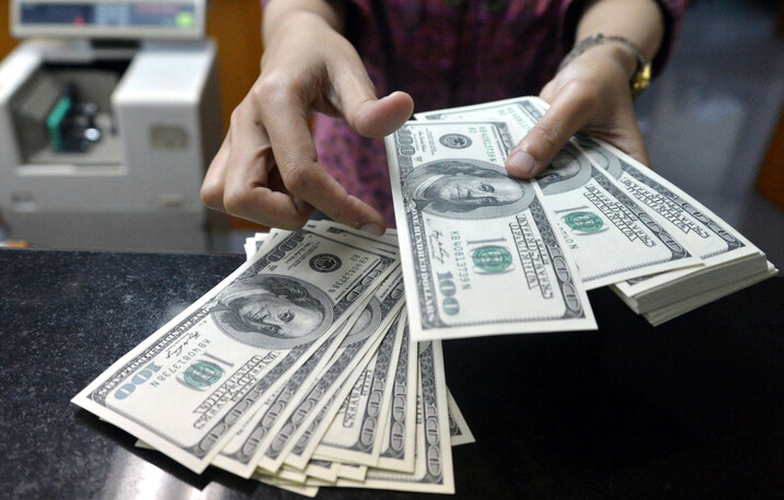 Долар знову коливається: що впливає на курс валюти в Україні