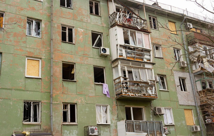 Вибиті вікна від ударної хвилі: найефективніші методи захисту, які використовують українці під час війни