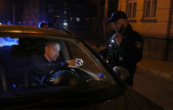 Нічне таксі в Києві: як працює тіньовий бізнес під час комендантської години
