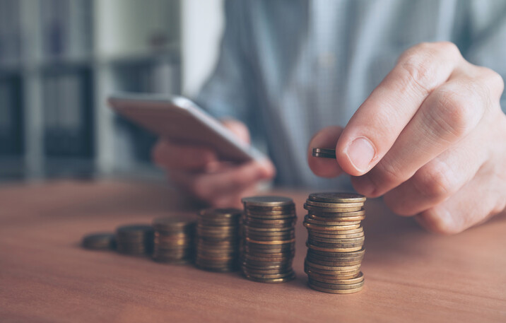 Податкова перевіряє онлайн-продажі: українці отримують “листи щастя” навіть за дрібні перекази