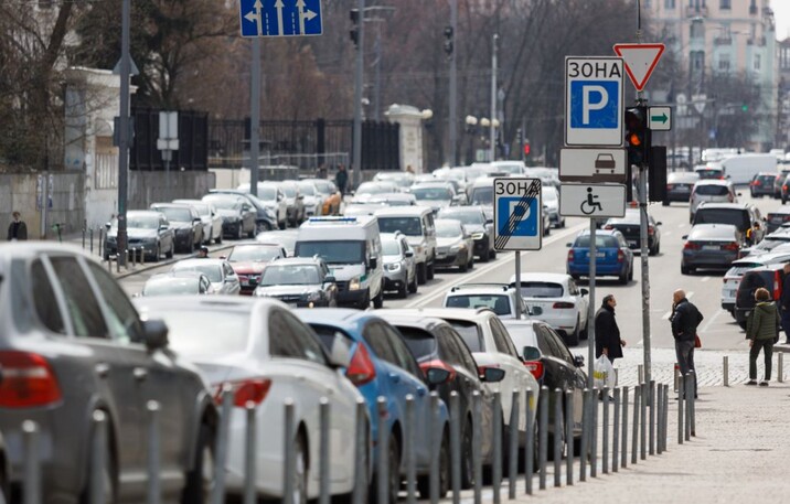 Паркування у Києві: водії можуть отримати штраф – 5000 грн, якщо припаркуються на інвалідні місця