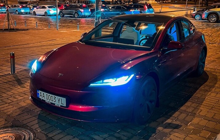 Автоновини: Tesla тепер сама може приїхати до нового власника