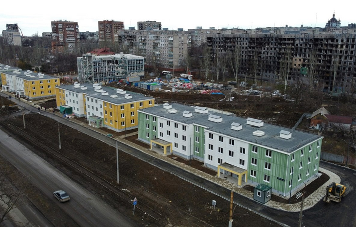 Окупанти заселяють окуповані території мігрантами та 