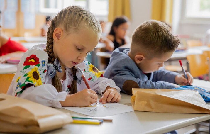 Новий навчальний рік: скільки коштує зібрати дитину до школи у 2025 році