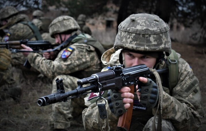 Російські окупанти посилили атаки на фронті: сезон мотоциклетних штурмів завершено