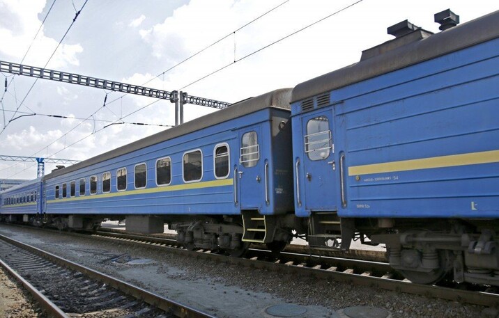 Нашестя клопів у потягах Укрзалізниці: пасажири скаржаться на укуси навіть у вагонах класу