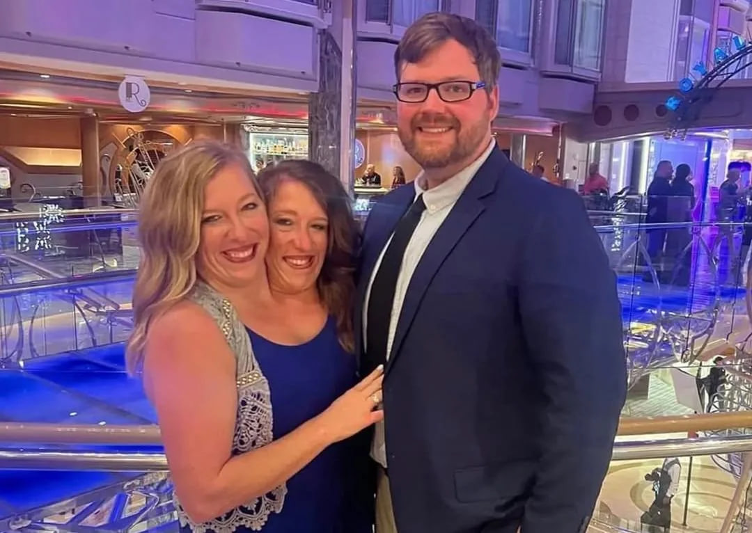 Еббі та Брітані Гензел