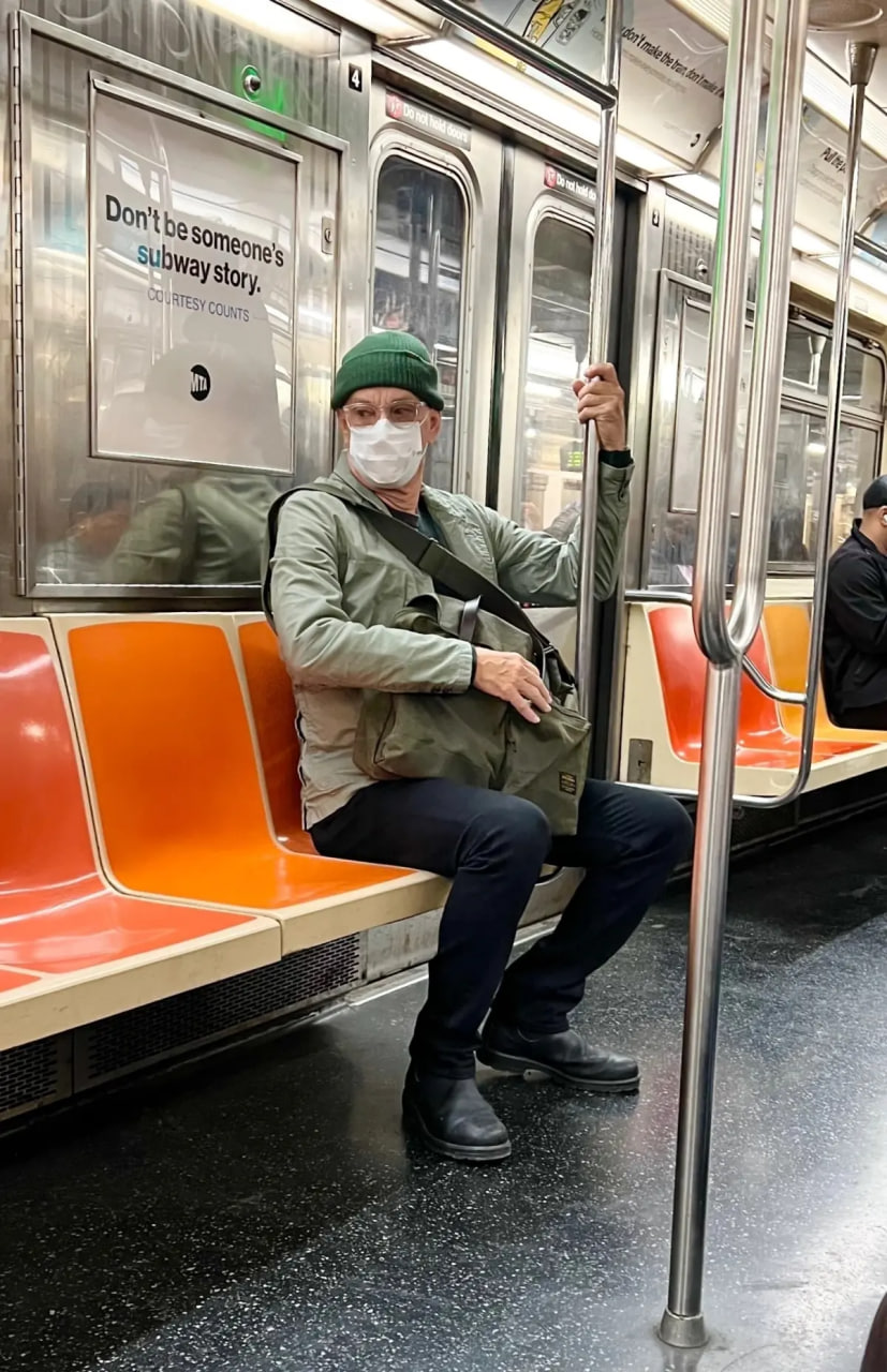 Том Генкс метро